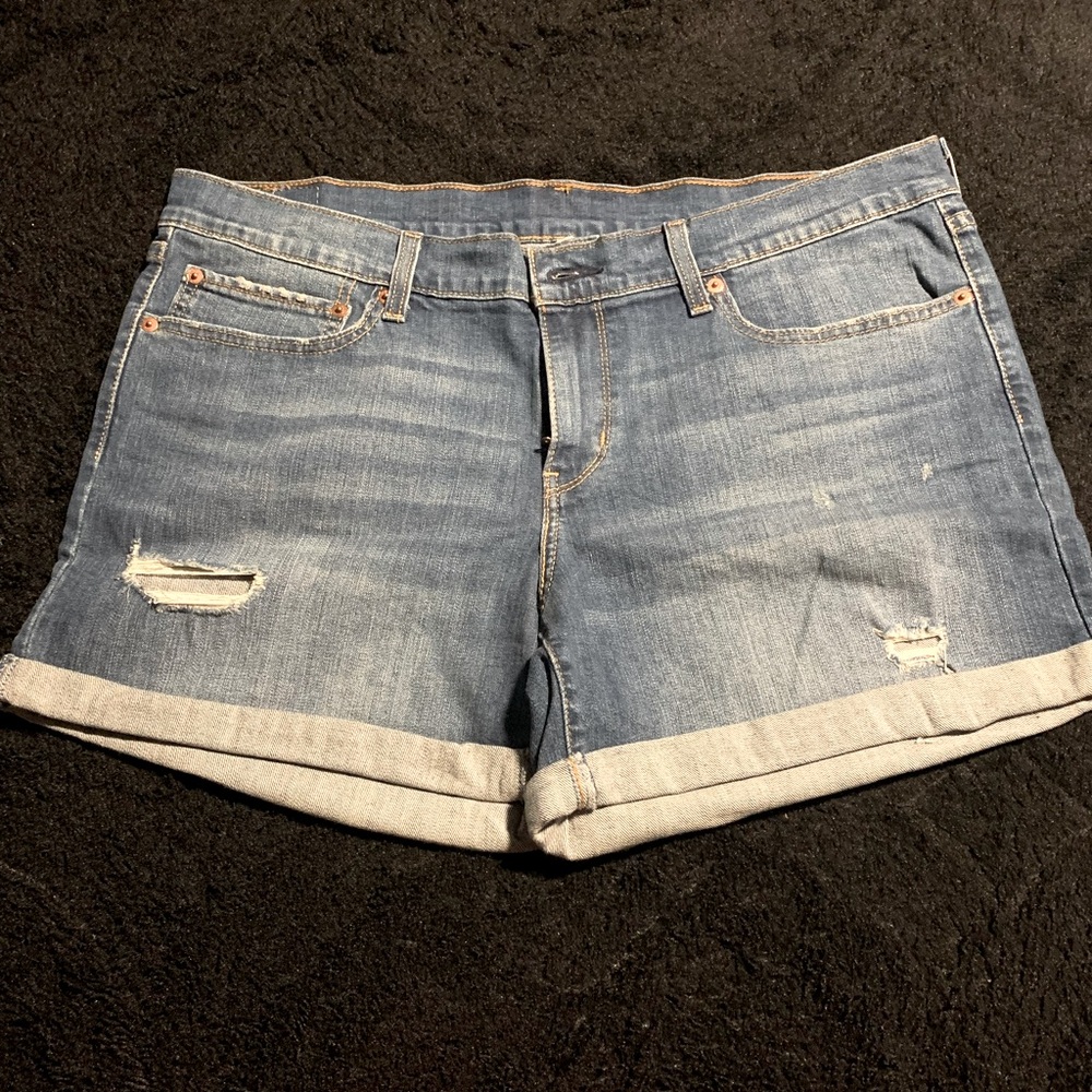 NWOT Levi Short Denim shorts 💞